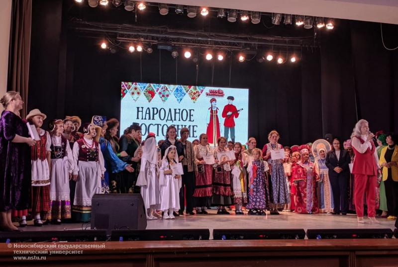 Коллектив наших студентов на Областном фестивале-конкурсе национальных костюмов народов России «Народное достояние»