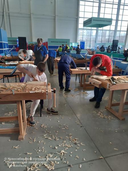 Наши резчики по дереву на Национальном чемпионате «Абилимпикс» 2025