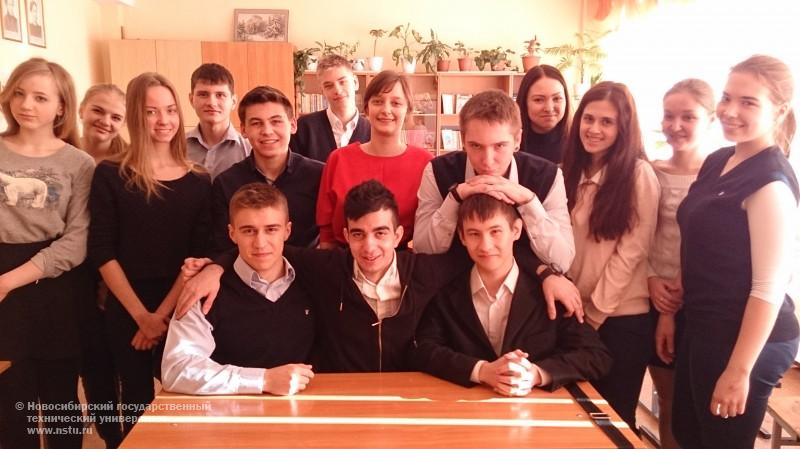 Студентка группы Ф-41 Тамара Абшилава в гимназии № 15