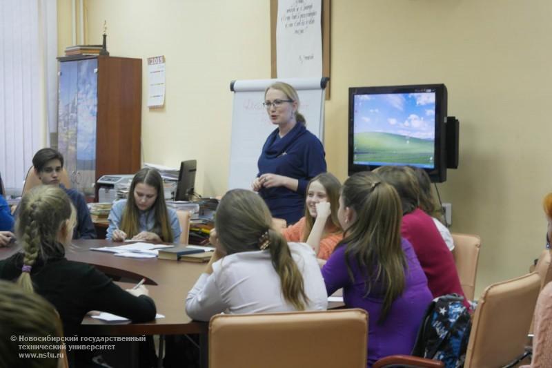 А.Г. Кротова выступает перед школьниками