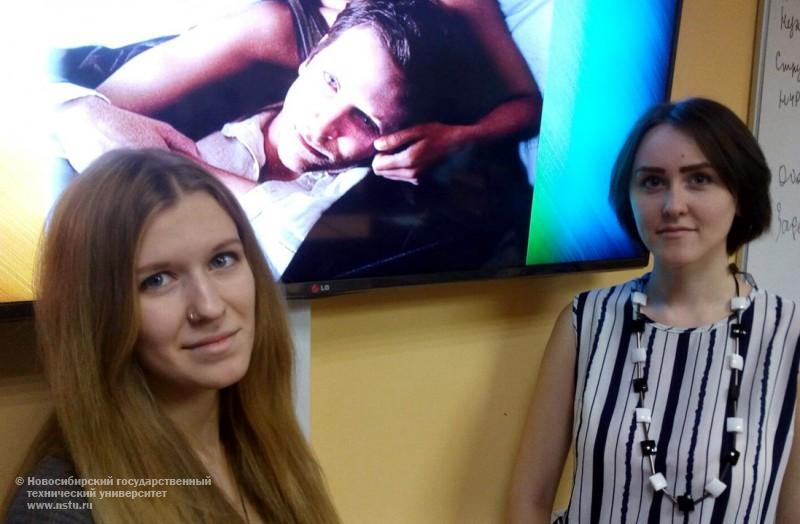 Студентки гр. Ф-41 Любовь Бояркина и Екатерина Бирюкова
