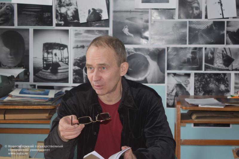 В. Е. Угрюмов на презентации сборника своих стихов